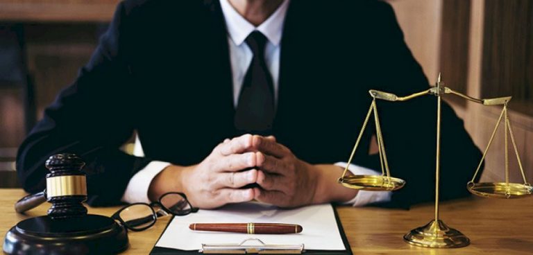 الكفاءة المهنية لمهنة المحاماة